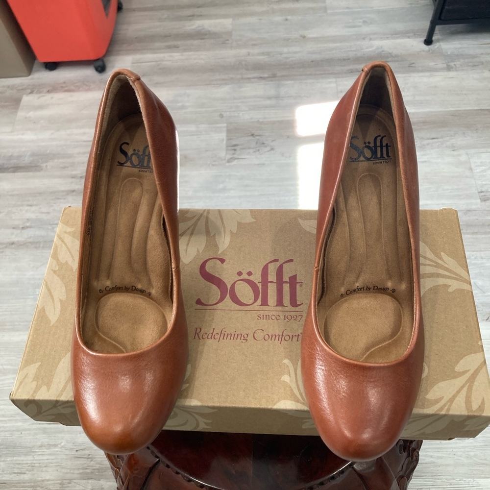 Pre-Owned Sofft Madina Pumps